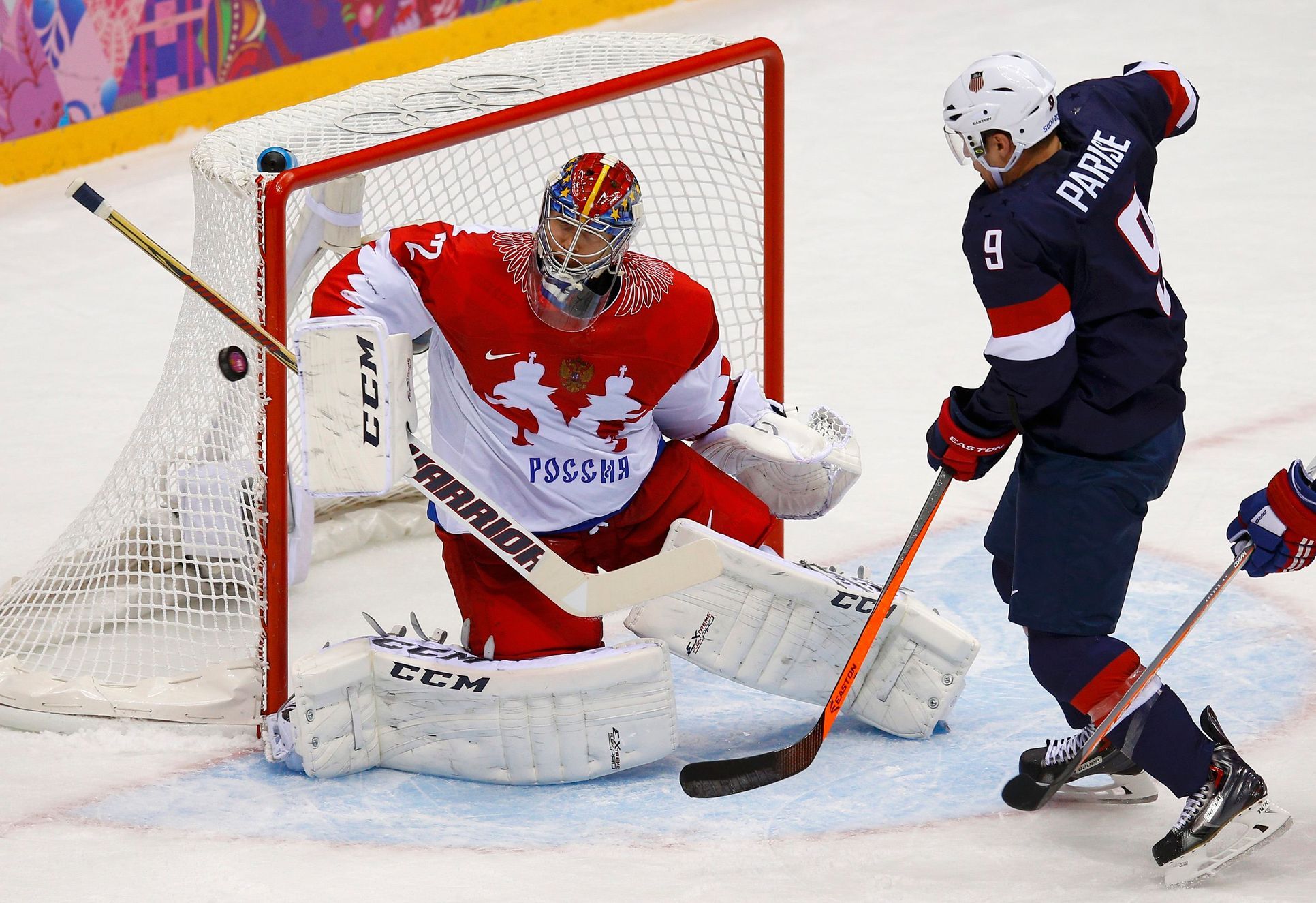 Как называется вратарь в хоккее. Данск вратарь хоккеист. Нхл вратарь руа патрик колорадо. Вратарь хк колорадо. Сейв хоккейного вратаря.