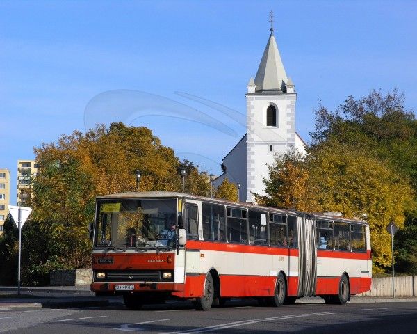 Starší typ kloubového autobusu Karosa. Karosa B 741 je městský kloubový autobus vyráběný společností Karosa Vysoké Mýto v letech 1991 až 1997. Vystřídal starší, již nevyhovující maďarské vozy typu Ikarus 280. | Foto: MHD Bratislava