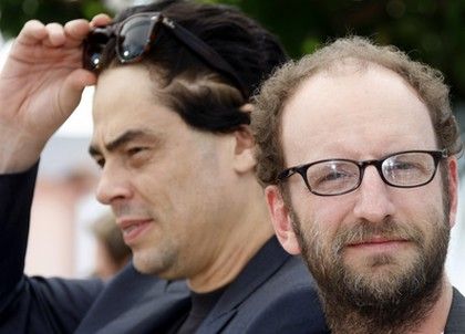 Benicio del Toro a režisér Soderbergh na premiéře Che | Foto: Reuters