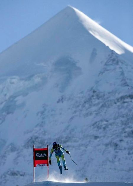 Vrchol Silverhorn v pozadí slovinského lyžaře Jermana | Foto: Reuters