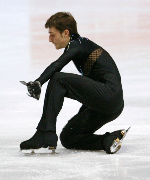 Jeden z favoritů soutěže, Francouz Brian Joubert, upadl. | Foto: Reuters