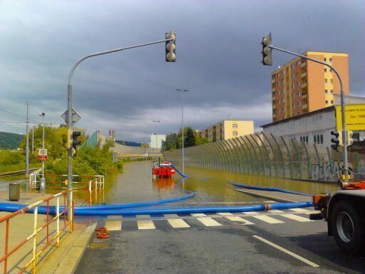 Voda zatopila i část Modřan. | Foto: Martin Novák