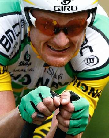 Červenec 2006 - Čerstvý vítěz Tour de France Američan Floyd Landis měl během závodu pozitivní test na hormon testosteron. Po dlouhotrvajícím procesu byl zbaven titulu a potrestán dvouletým zákazem startu. | Foto: Reuters