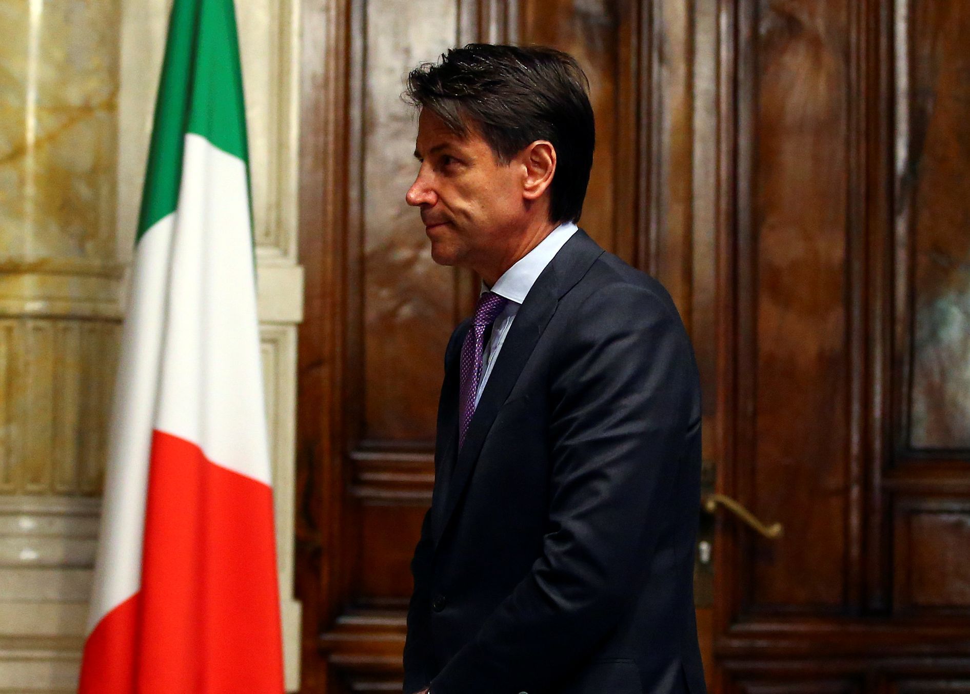 I populisti discutevano.  Fine del governo italiano, il premier Conte annuncia le sue dimissioni