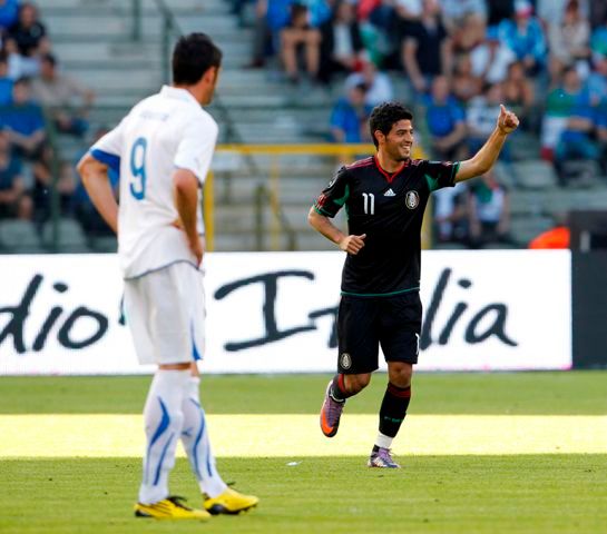 První gól Mexika vstřelil forvard Arsenalu Carlos Vela. | Foto: Reuters