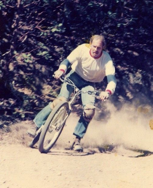 Charles Kelly byl pořadatelem Repacku, je také jedním z otců moderního horského kola a vydavatelem prvního časopisu, který o horských kolech psal. (Publikov&aacute;no se svolen&iacute;m&nbsp;<a href="http://sonic.net/~ckelly/Seekay/index.htm" type="commercial" class="komercni-odkaz" target="_blank" rel="noopener">Charlese Kellyho</a>). | Foto: Charles Kelly Archive