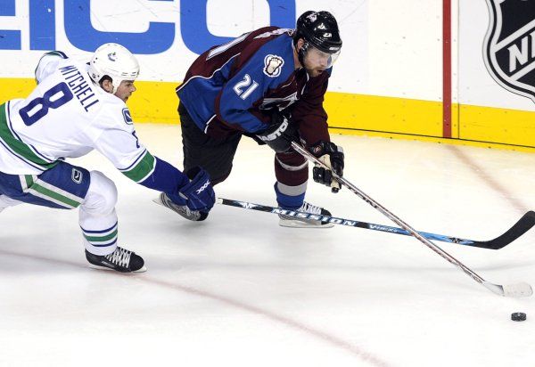 Peter Forsberg je zpět v NHL. V úterý se představil fanouškům Colorada doma v Denveru proti Vancouveru. | Foto: Reuters