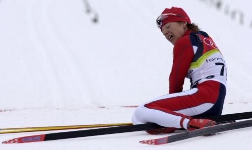 Kateřina Neumannová v cíli olympijského závodu na 10 km klasickou technikou. | Foto: ČTK