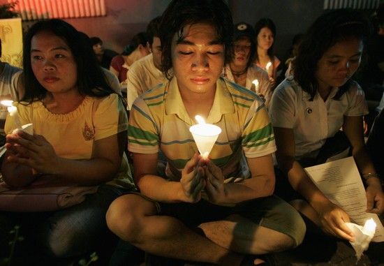 Demonstrace před barmským velvyslanectvím v Bangkoku. | Foto: Reuters