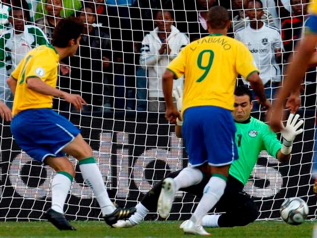 První branku Brazílie vsítil už v páté minutě hráč Realu Madrid Kaká. | Foto: Reuters