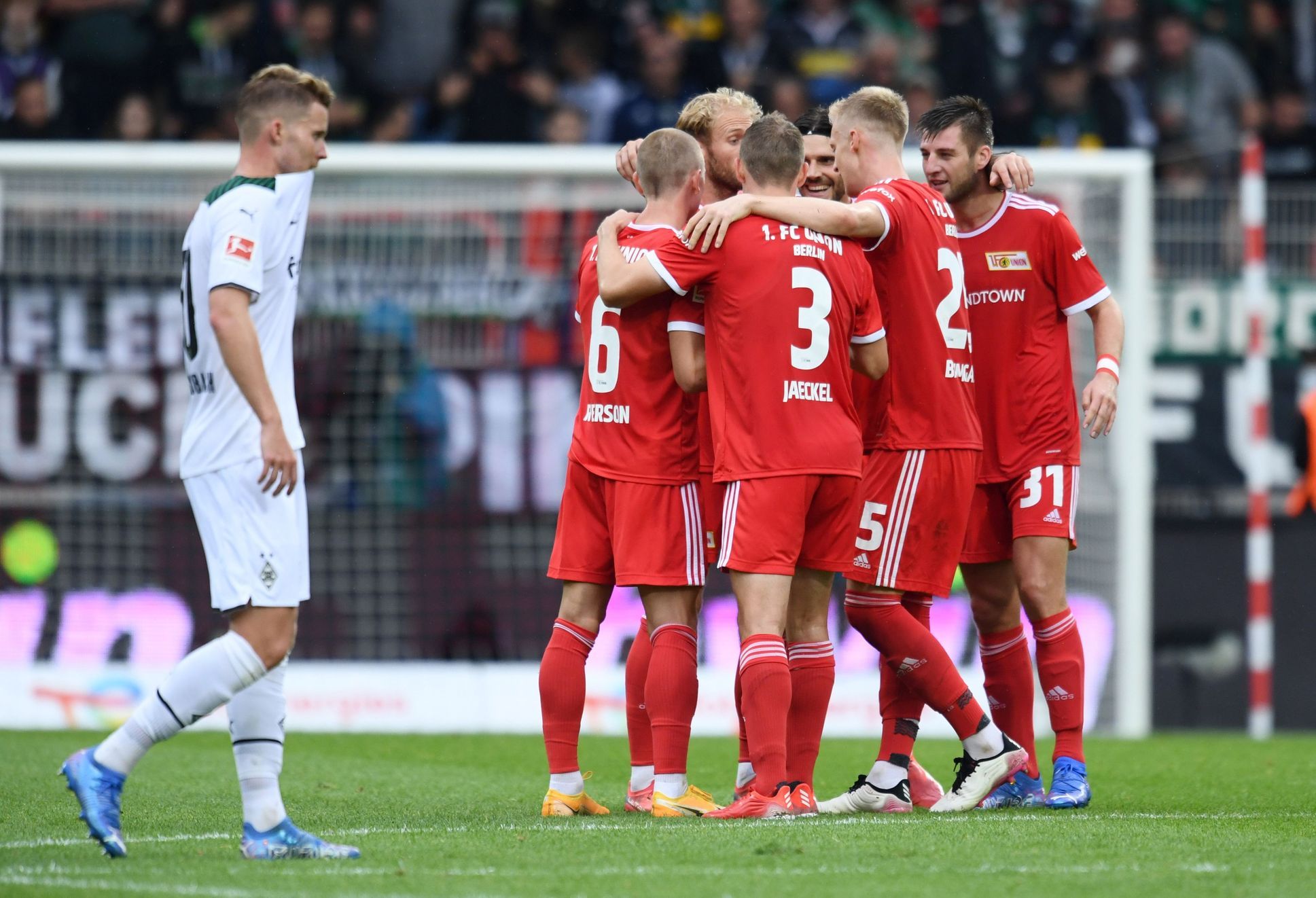 Berlins Rivale Slavia gewann erstmals in dieser Saison, Mönchengladbach besiegte 2:1