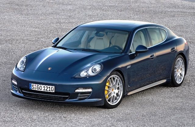 V kategorii Sportovních vozů v soutěži Auto roku 2010 v ČR zvítězil vůz Porsche Panamera | Foto: Aktuálně.cz