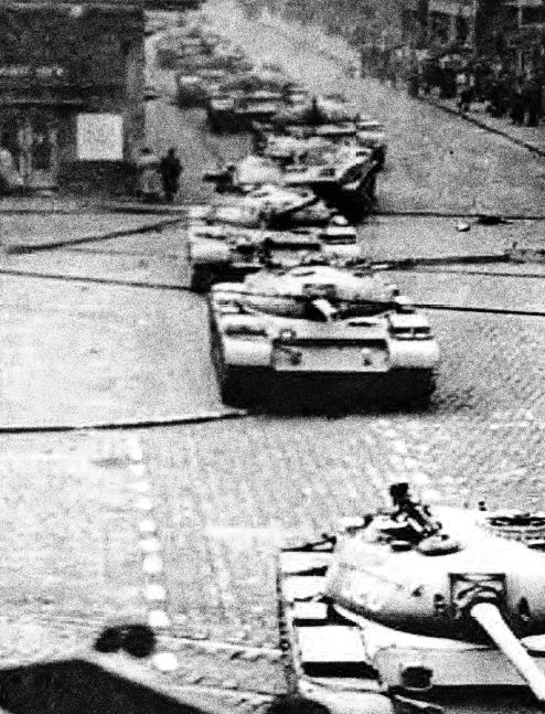 Historický snímek z maďarského povstání proti sovětské diktatuře, které se odehrálo v roce 1956 | Foto: FORTEPAN / Nagy Gyula / Creative Commons Attribution-Share Alike 3.0 Unported