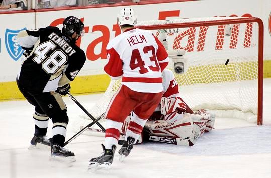 Tyler Kennedy střílí druhý gól | Foto: Sport, Reuters