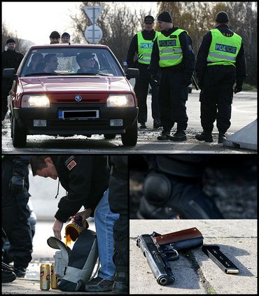 Monday 17 November - Police carried out car checks since early in the morning. Among the items confiscated by the police were various types of guns - sticks, golf clubs, axe handles, alcohol and also Sparta footbal club scarves. | Foto: Tomáš Adamec