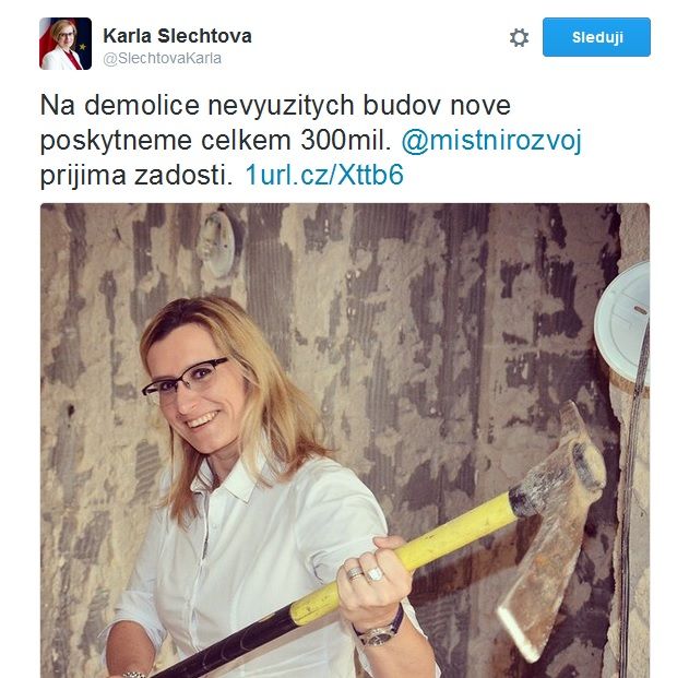 Ministryně pro místní rozvoj dokazuje, že maká. | Foto: Domácí