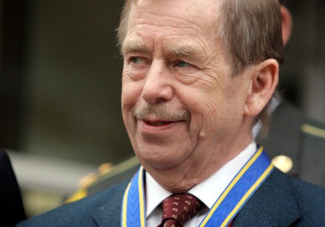 Víclav Havel dostal ukrajinské vyznamenání. | Foto: Ondřej Besperát