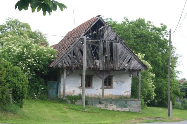 ... a zchátralá usedlost před opravou. | Foto: Fotoarchiv Národního památkového ústavu