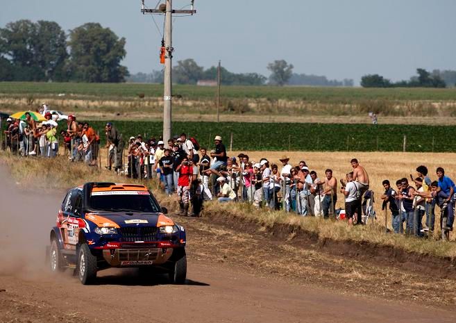 Saleh Nasser Al Attiyah vyhrál první etapu v automobilech | Foto: Reuters