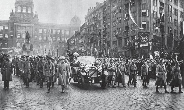 Říjen 1918. Jedna z nejslavnějších přehlídek naší historie - Tomáš Garrigue Masaryk přijíždí do nově vzniklého Československa | Foto: Vojenský historický ústav