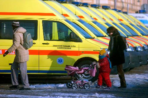 Deset nových sanitních vozů ve službě zdravotnické záchranné služby Olomouckého kraje. | Foto: Aktuálně.cz