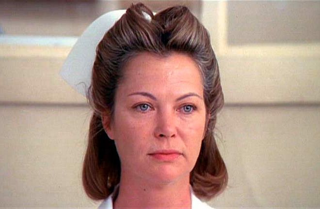 Louise Fletcherová jako nelítostná sestra Ratchedová v Přeletu nad kukaččím hnízdem. | Foto: Aktuálně.cz