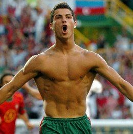 Ronaldo je velmi známou tváří také ve světě módy, kde dává na odiv své vypracované tělo. | Foto: čtk