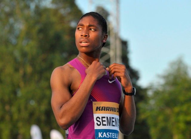 Caster Semenyaová má za sebou vítězný návrat na atletickou dráhu po téměř roční přestávce. | Foto: Reuters