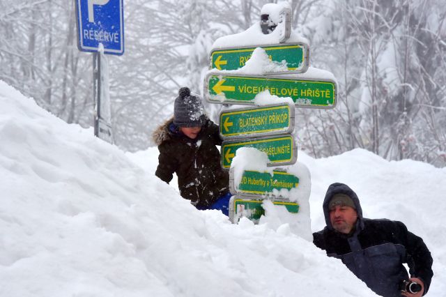 Sněhová kalamita v Božím daru. | Foto: ČTK