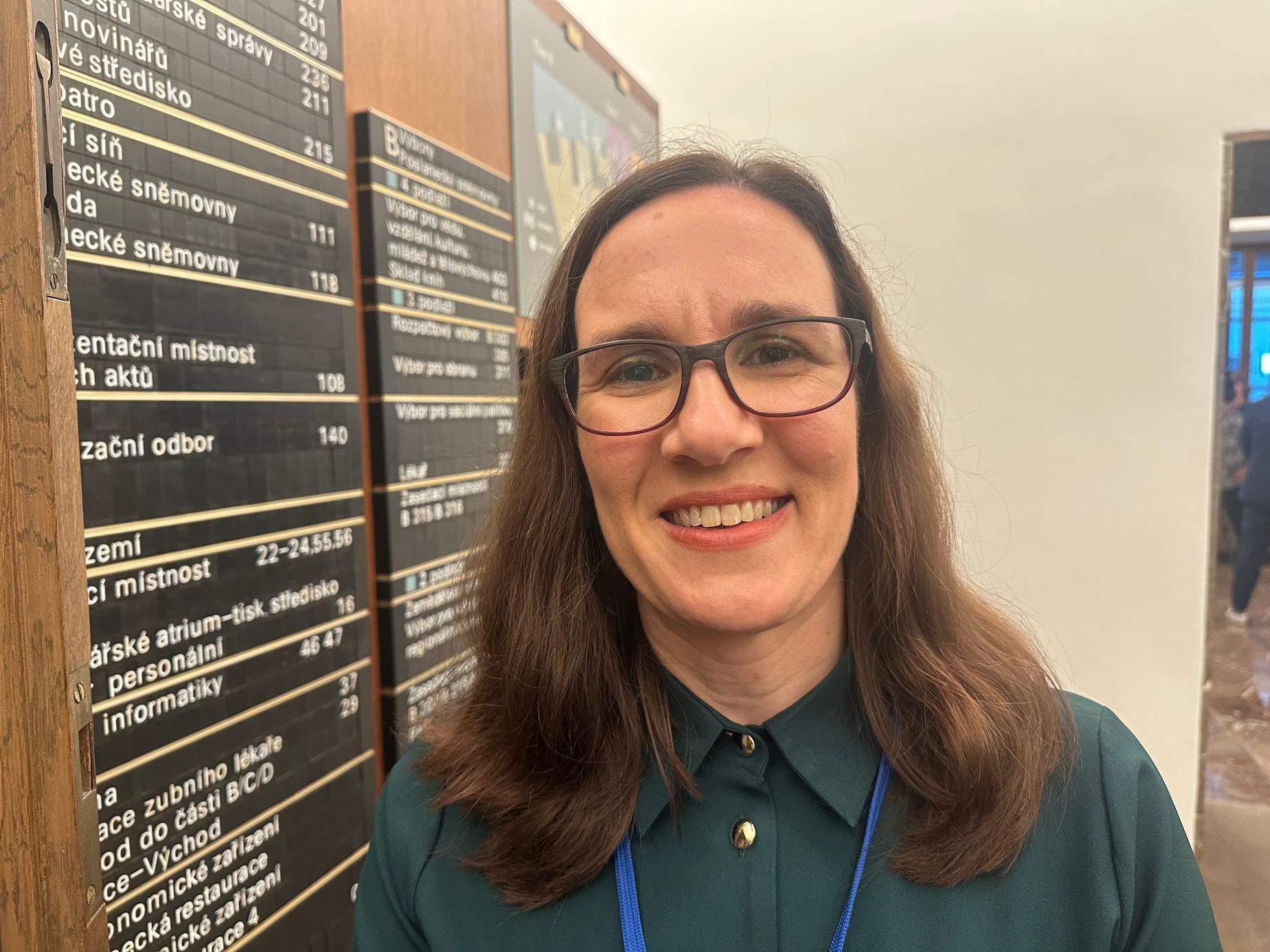 Návrat po 26 letech. Do sněmovny zasedla Luxova dcera. "Učil mě odpovědnosti," říká