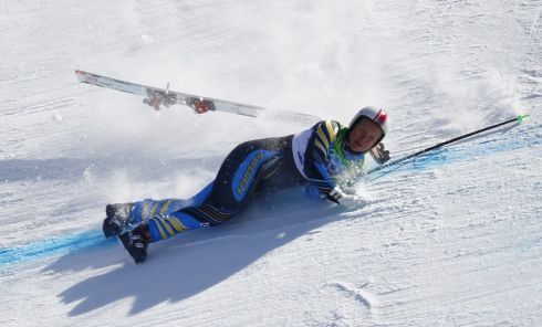 ANJA PEARSONOVÁ. Den po této nehodě získává bronz v superkombinaci. Tělo poseté modřinami, ale neměla nic zlomené. | Foto: Sport