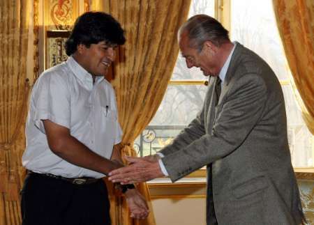 Bolívijský prezident Evo Morales s Francouzským prezidentem Jacquesem Chirakem. Elysejský palác, Paříž, 7. ledna 2006 | Foto: Reuters/Jacky Naegelen