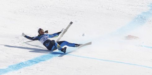 ANJA PEARSONOVÁ. Pád Švédky Pearsonové následoval po letu dlouhém asi 60 metrů. Tolik neskáčou ani muži | Foto: Sport