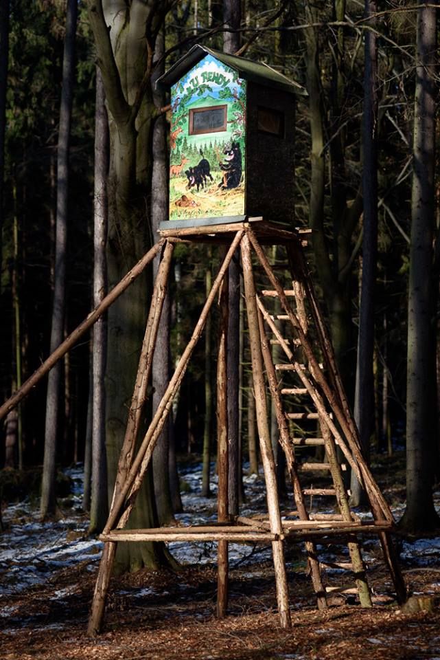 Barevný posed v Dubé baví především děti. | Foto: Jan Holkup