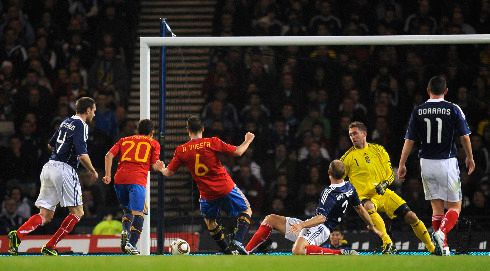 Přestože Španělé ve Skotsku vedli už 2:0,... | Foto: Reuters