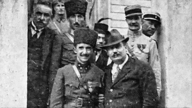 Od sultána se odklonila i Francie. Francouzský diplomat Henry Franklin-Bouillon na jaře 1921 odcestoval do Ankary a potvrdil, že Francie uznává novou tureckou vládu a už nebude jednat se sultánem a jeho vládou v Istanbulu. | Foto: Youtube.com