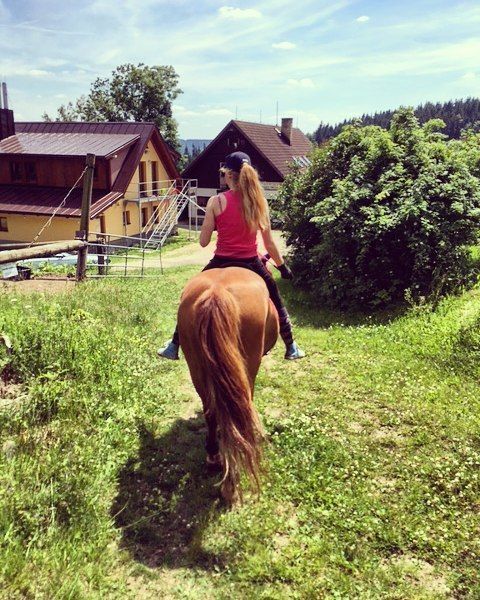 Markéta Davidová zase trénovala jízdu na koních na Vyšehradě. | Foto: Instagram