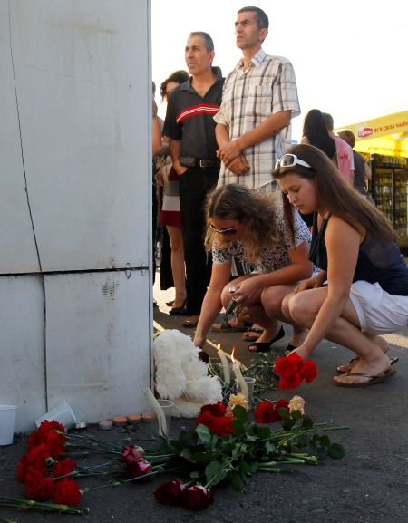 Přístav v Kazani se plní karafiáty... | Foto: Reuters