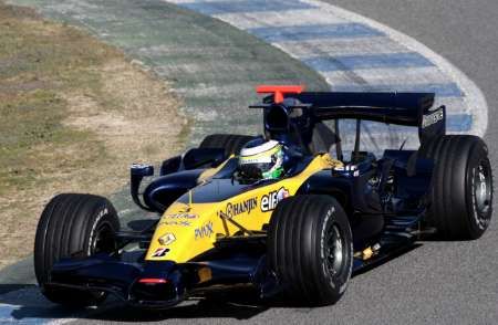 Pilot stáje Renault formule 1 Giancarlo Fisichella na trati ve španělském Jerezu. | Foto: Reuters