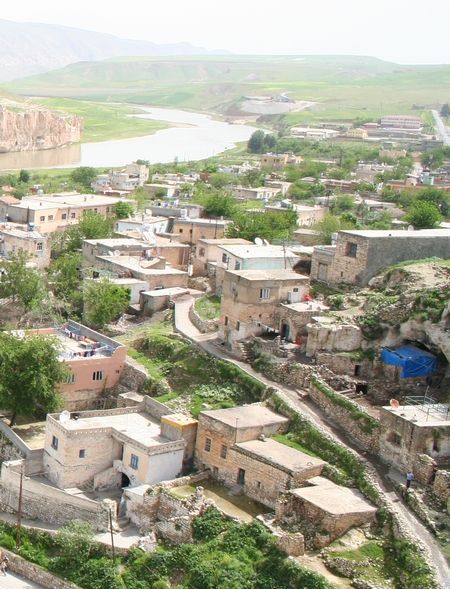 Hassankeyf s typickými kurdskými domky a řekou Tigris v pozadí | Foto: Roman Staněk, Aktuálně.cz