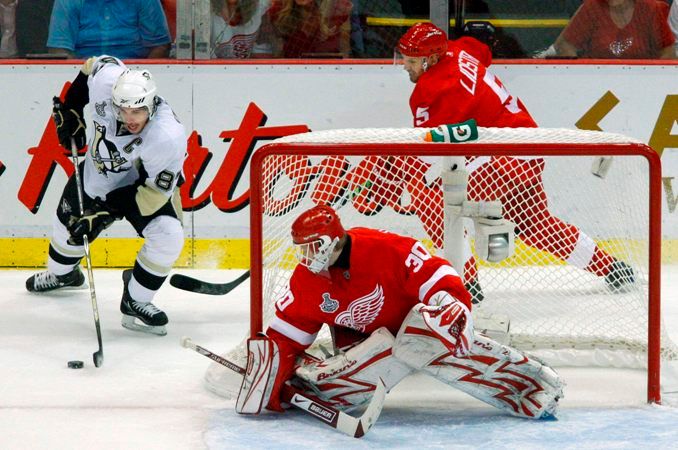 V roce 2009 však ve finále podlehli favorizovaní hráči Detroitu Pittsburghu Penguins. Rozhodoval až sedmý zápas. | Foto: Reuters