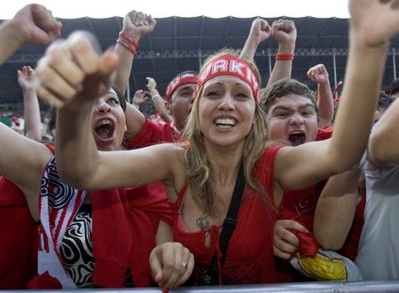 I tato slečna fandí Turecku. | Foto: Reuters