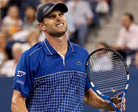 Roddick s rozhodčími dlouho nesouhlasil, nakonec se tento incident proměnil i do jeho celkového rozpoložení | Foto: Reuters