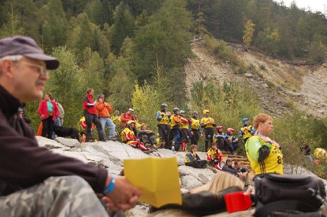 Do kaňonu divoké říčky se se na světový šampionát vedle závodníků vypravili i další milovníci adrenalinu. | Foto: Tomáš Mähring, www.h2omaniaks.com