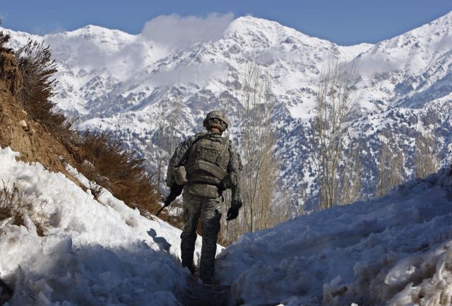 Americký voják na hlídce poblíž afghánsko-pákistánské hranice. | Foto: Reuters