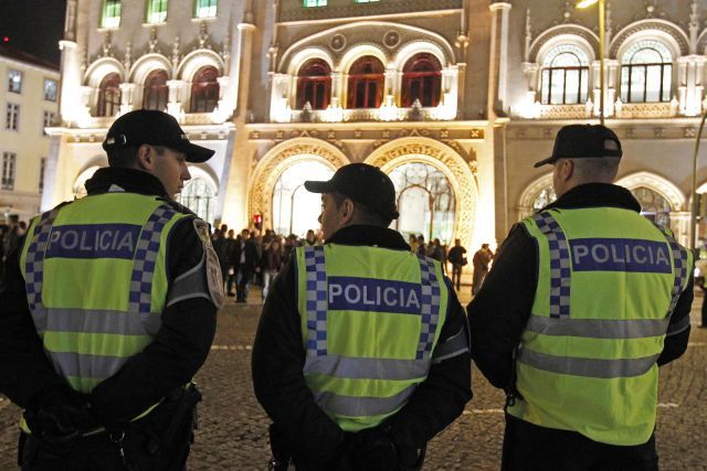 Portugalská policie je v pohotovosti, očekávají se protesty. Zejména proti válce v Afghánistánu. | Foto: Reuters