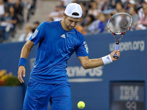 Zoufalý Jürgen Melzer v souboji s Federerem | Foto: Reuters