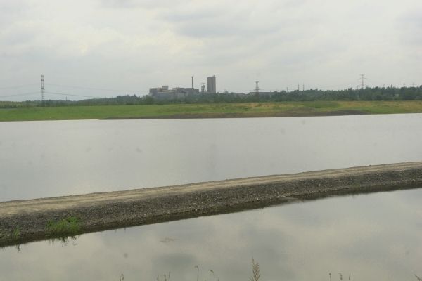 Moře Darkov. Po několika letech rekultivací se pomalu mění na budoucí centrum vodní rekreace pro nedalekou Karvinou. | Foto: Karel Toman