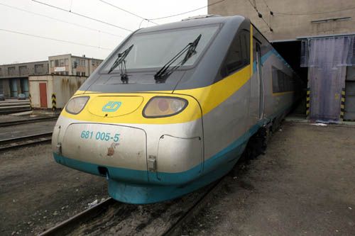 Tady se opravuje Pendolino: hala 518, depo Praha-Jih na rozhraní Michle a Spořilova v Praze | Foto: Ondřej Besperát, Aktuálně.cz