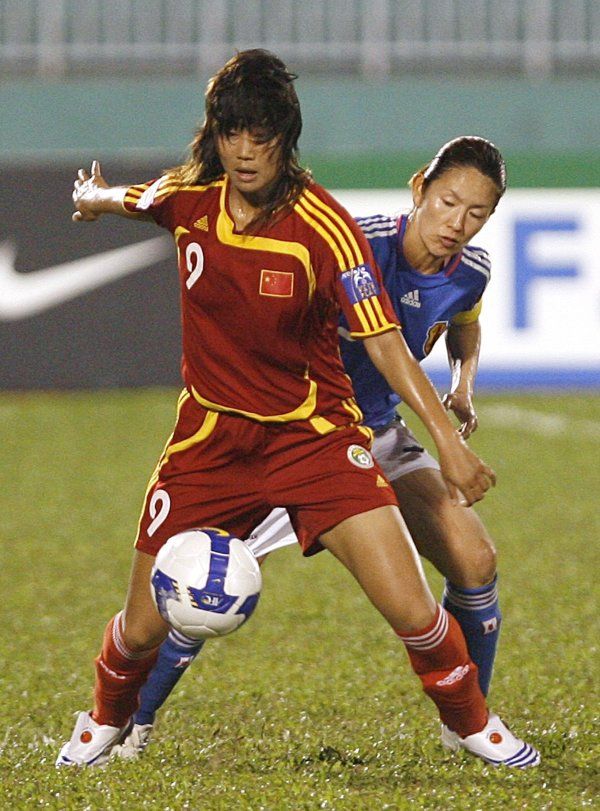 Pokrýt si balon. Japonsko vs. Čína. | Foto: Reuters